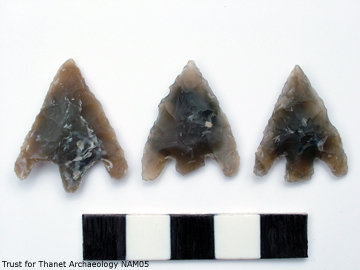 QEQM Beaker burial arrowheads
