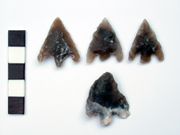 The QEQM burial arrowheads. The 3 Beaker burial arrowheads are above the one from the secondary burial