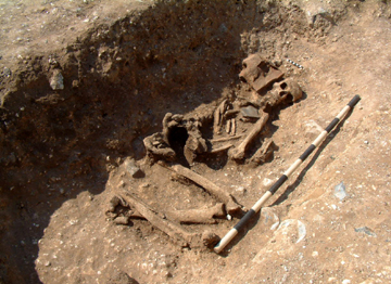 The QEQM Beaker burial